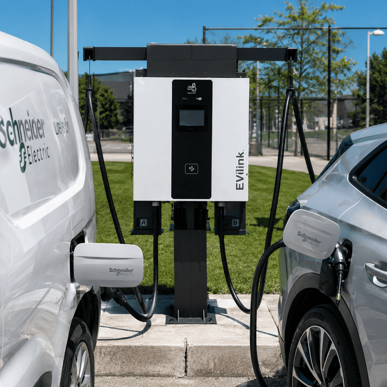 Schneider EVlink Pro DC 60 kW view 2